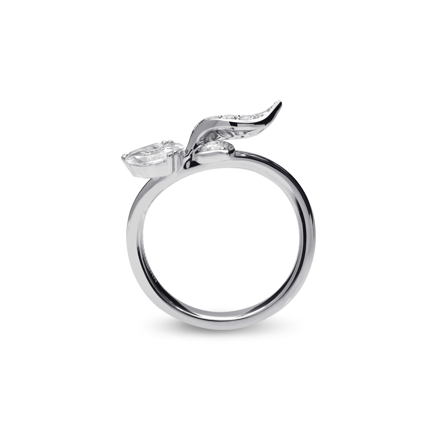 À FLEUR DE PARIS Diamond Leaf Ring